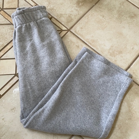 Aritzia Pants - Aritzia group by babaton fleece pants